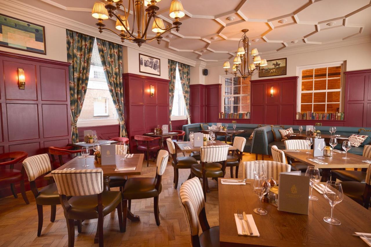 Salisbury Arms Hotel Хартфорд Экстерьер фото