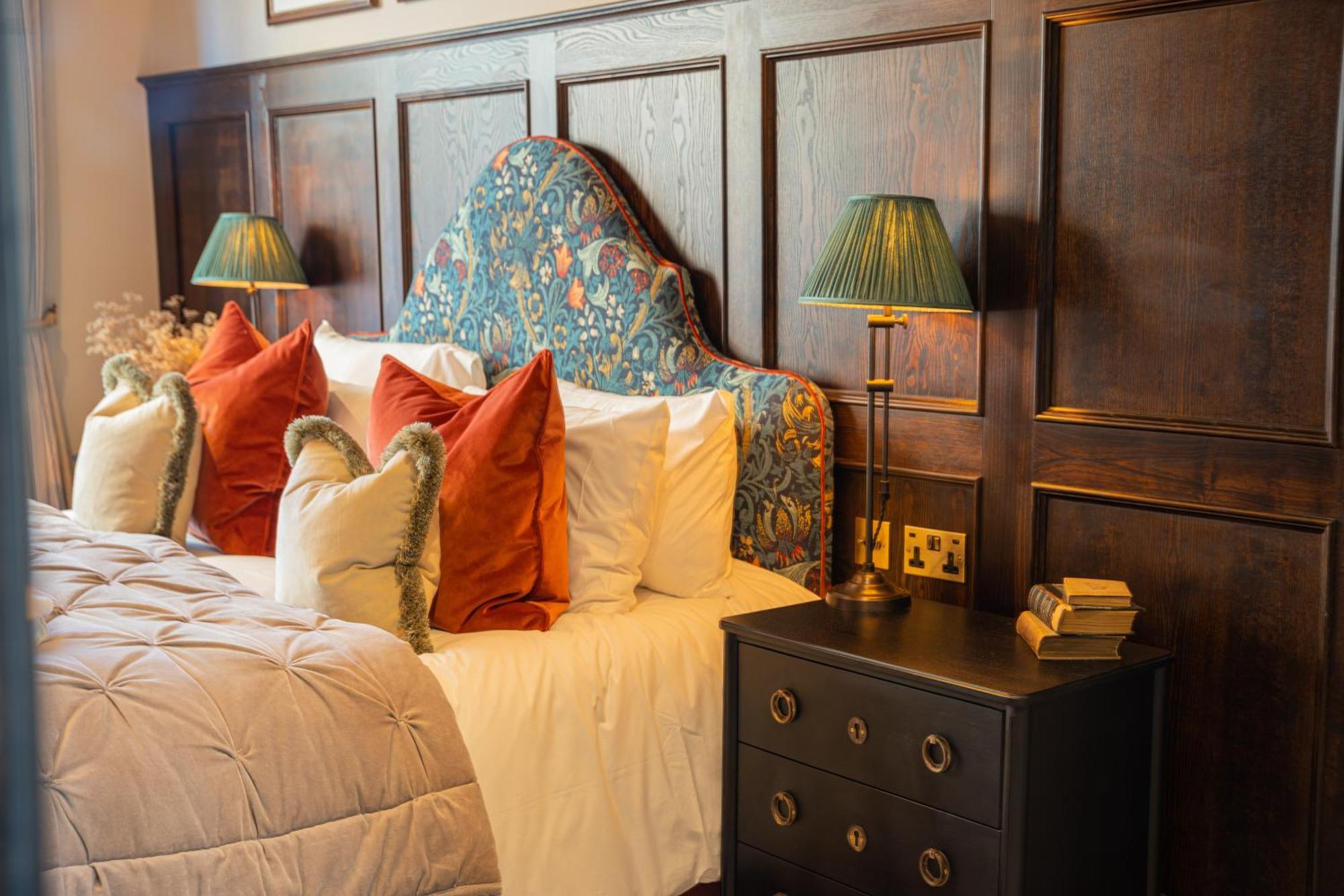 Salisbury Arms Hotel Хартфорд Экстерьер фото