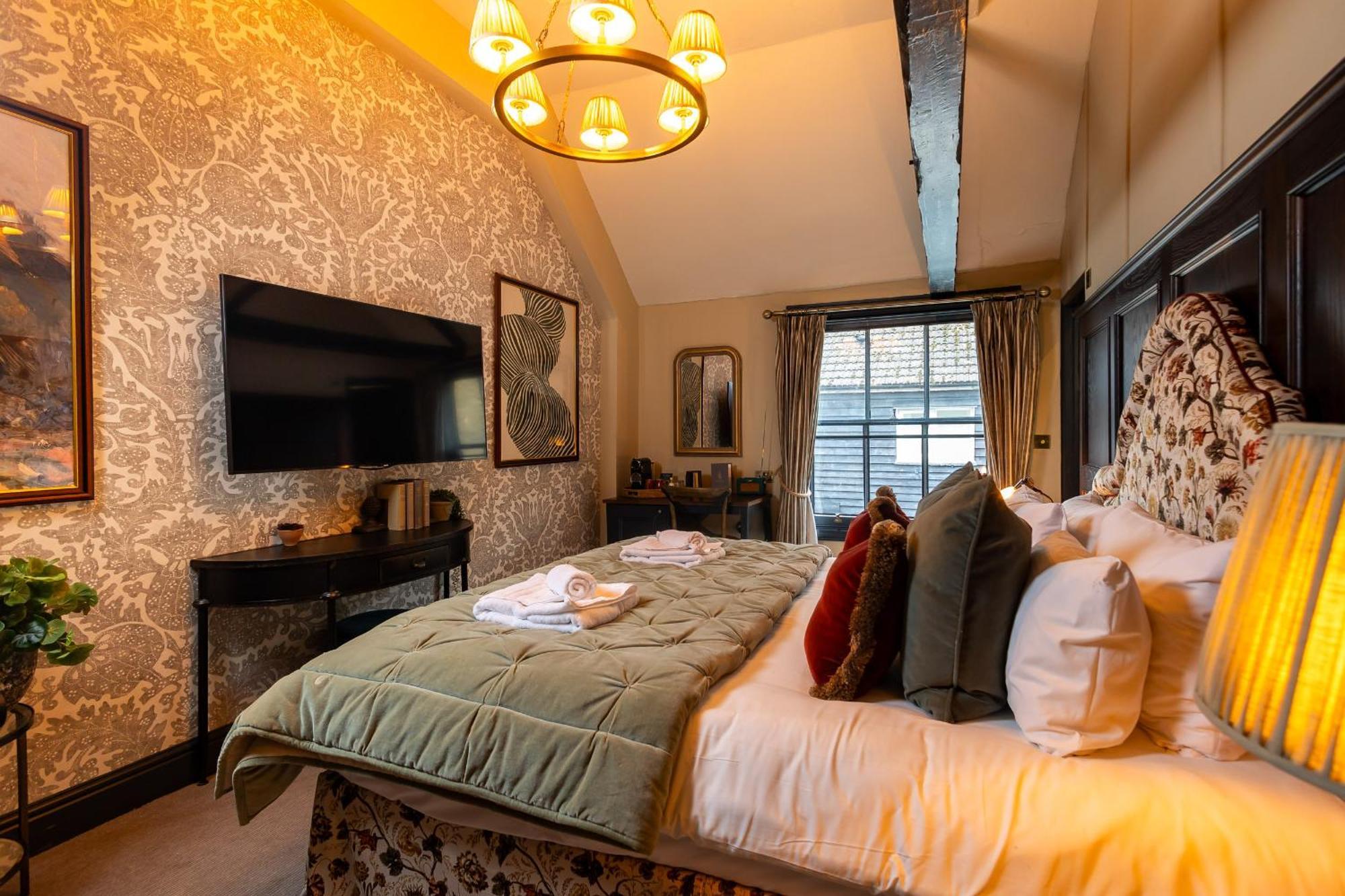 Salisbury Arms Hotel Хартфорд Экстерьер фото