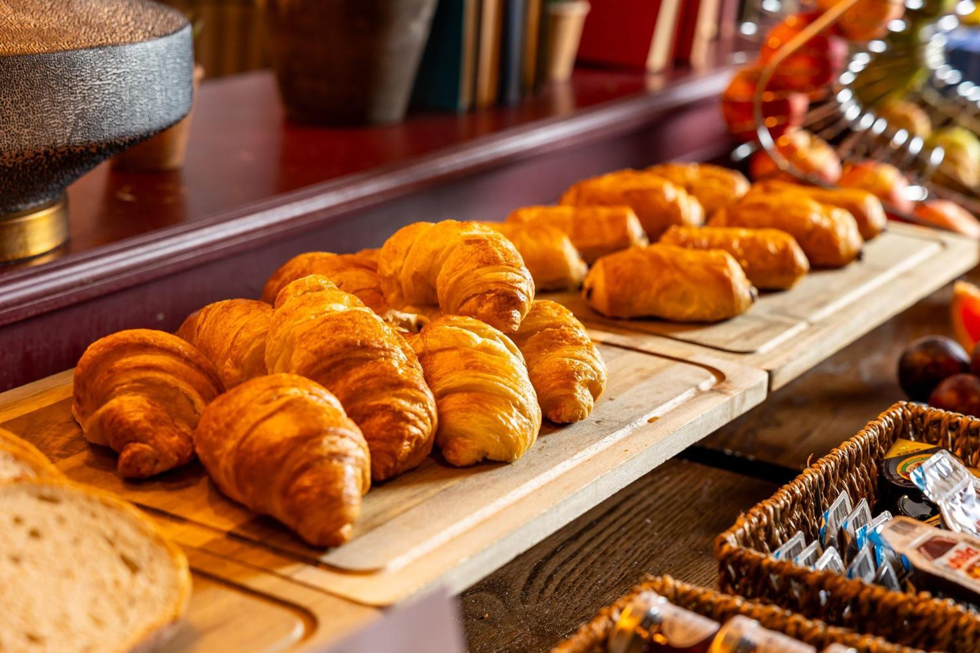 Salisbury Arms Hotel Хартфорд Экстерьер фото